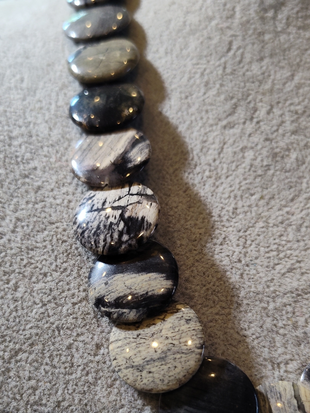 Artisan Natural Agate Disc Necklace in Black, Gray & Cream 21" - Picture 4 of 7